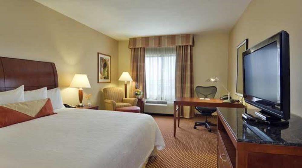 Hilton Garden Inn Lake Forest Mettawa Exterior foto